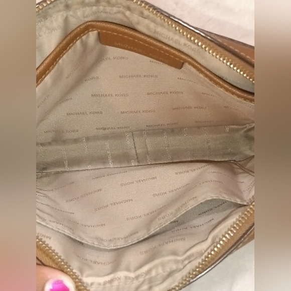 Michael Kors Crossbody - Picture 5 of 13